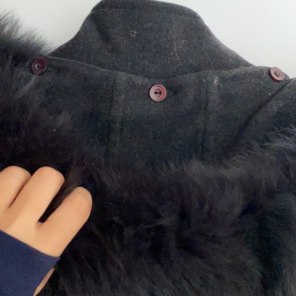 Wool coat with genuine fox fur trim - Picture 4 of 4